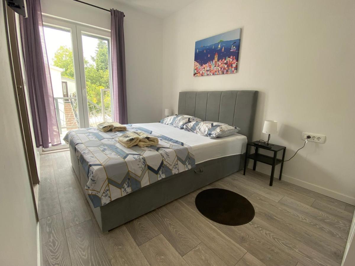 Apartments Ena Kaštela Екстериор снимка