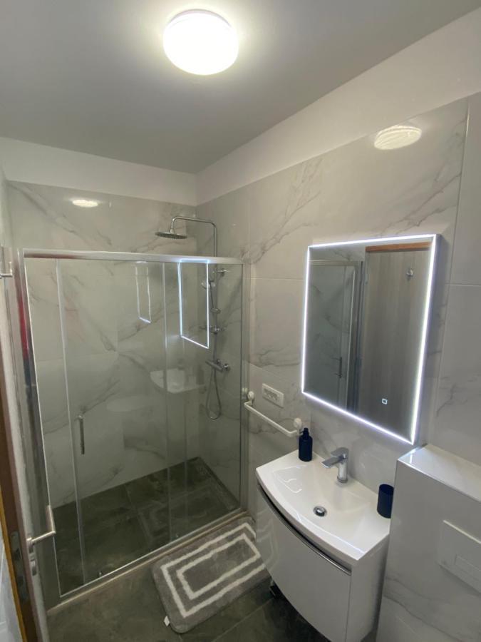 Apartments Ena Kaštela Екстериор снимка